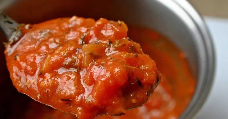Les 3 erreurs qui ruinent une sauce tomate maison (et leurs correctifs)
